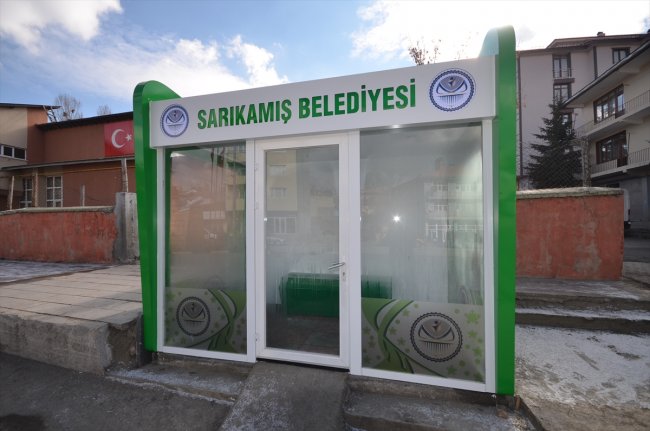 sarikamista-kapali-ve-isitmali-durak-hizmete-sunuldu-(1).jpg