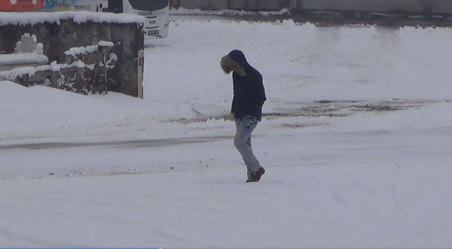sarikamista-kar-kalinligi-70-santimetreyi-buldu-(4).jpg