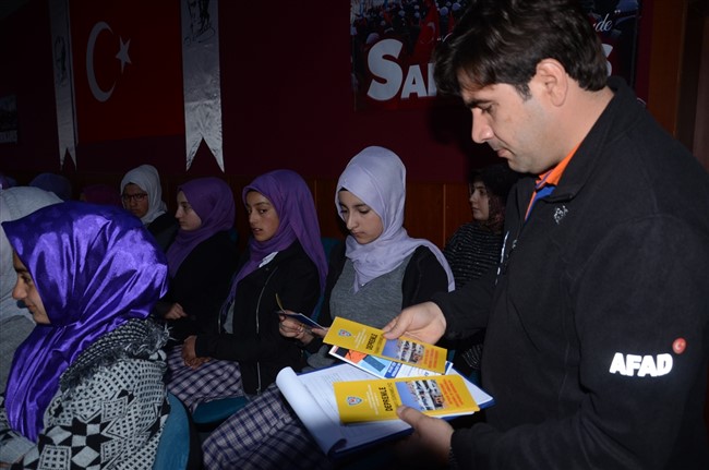 sarikamista-ogrencilere-afete-hazir-turkiye-egitimi-(4).jpg