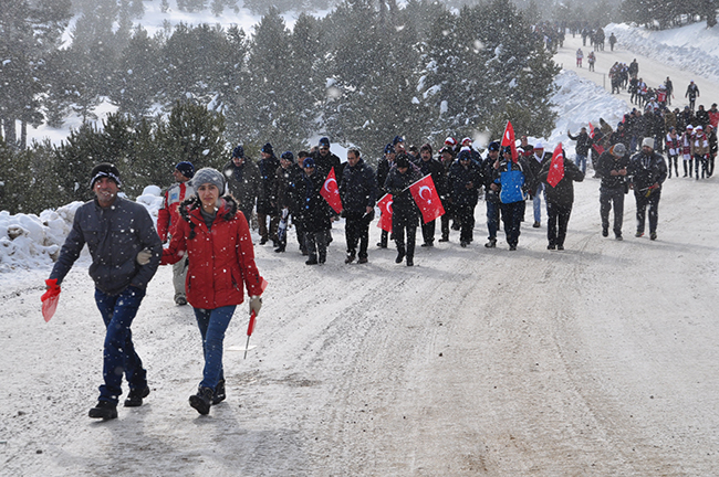 sarikamista-on-binler-sehitler-icin-yurudu-(27).jpg