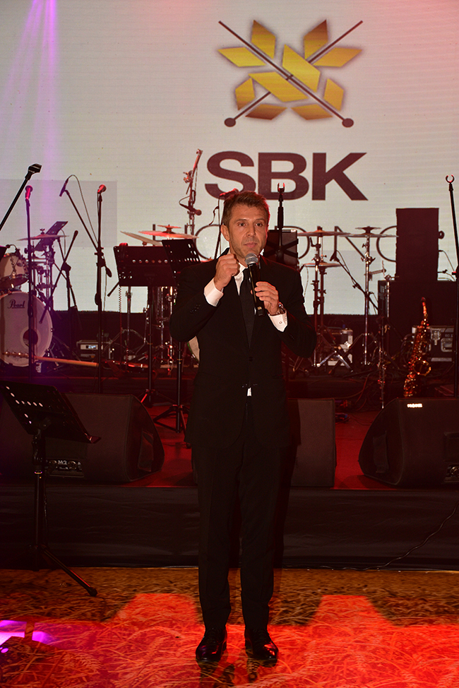 sbk-holdingten-calisanlarina-muhtesem-yilsonu-partisi-(4).jpg