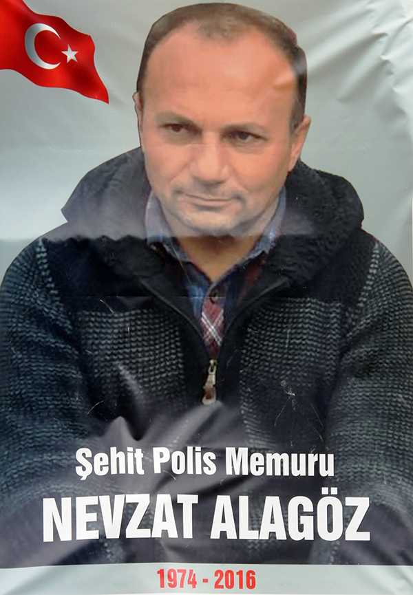 sehit-polis-alagoz-topraga-verildi-(7).jpg