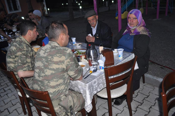 sehit-ve-gazi-yakinlariyla-iftar!-(3).jpg