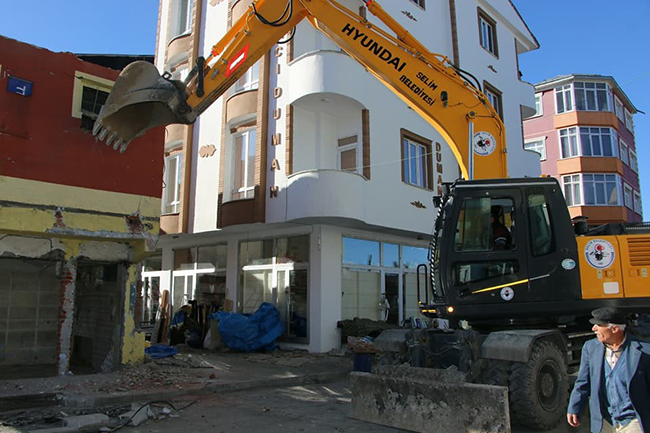 selim’de-barakalar-yikildi,-vatandaslar-yeni-isyerlerine-kavustu--(1).jpg