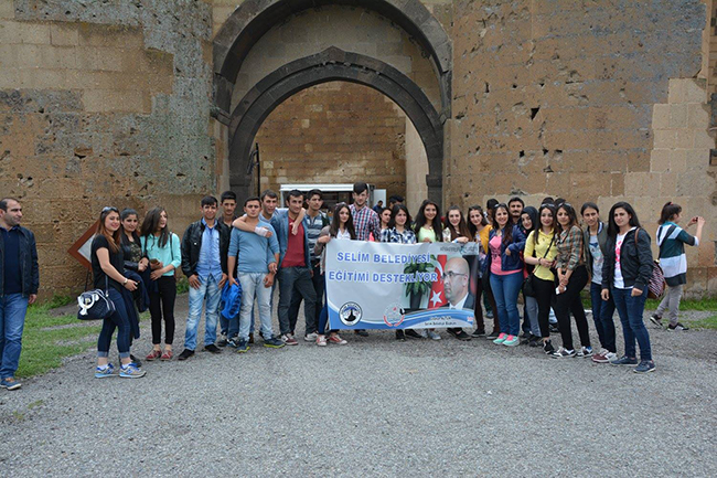 selim-belediyesinin-egitim-destekleri-bu-yil-da-devam-ediyor.jpg