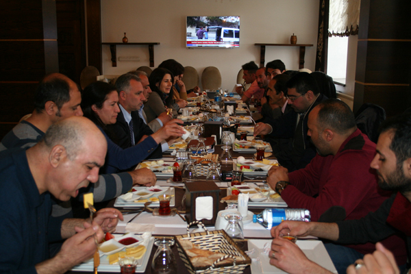 siyasetciler-gazetecilerle-dost-olmali!-(2).jpg
