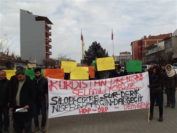 sokaga-cikma-yasaklari-kagizmanda-protesto-edildi-(1).jpg