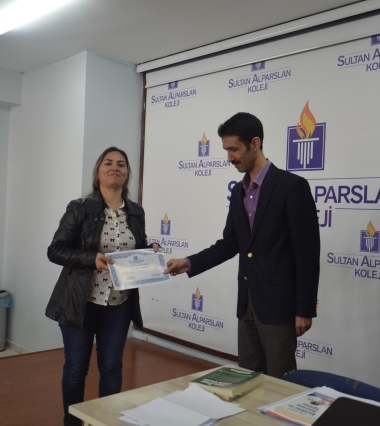 sultan-alparslan-“anne-baba-okulu”-duzenlenen-sertifika-toreniyle-sona-erdi-(5).jpg