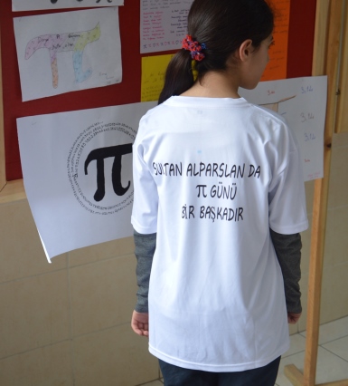 sultan-alparslan-egitim-kurumlari-matematik-zumresi-14-mart-pi-(-π-)-gununu-kutladi-(15).jpg