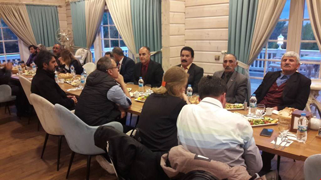 susuz-kaymakami-yusuf-izci,-sehit-ve-gazi-aileleriyle-iftarda-bulustu--(3).jpeg