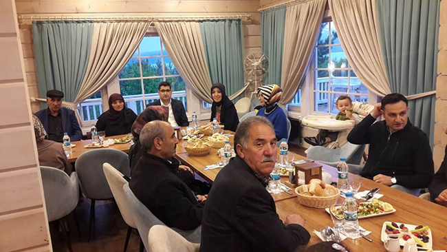 susuz-kaymakami-yusuf-izci,-sehit-ve-gazi-aileleriyle-iftarda-bulustu--(4).jpeg