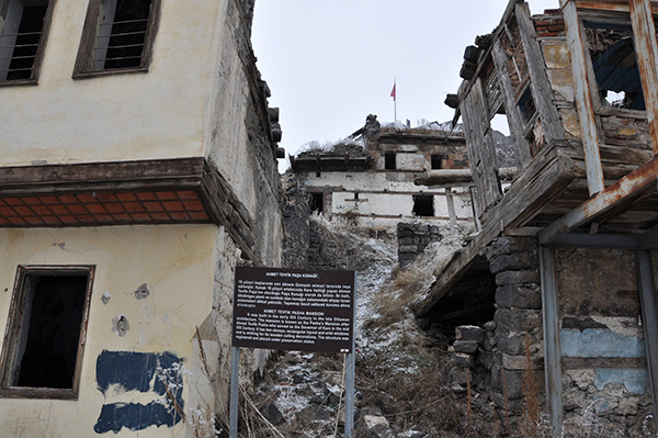tarihi-ahmet-tevfik-pasa-konagi-yikiliyor!-(4).jpg