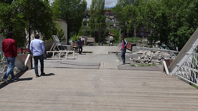 tarihi-kars-demir-kopru-ucuncu-yili-gorur-mu-(3).jpg