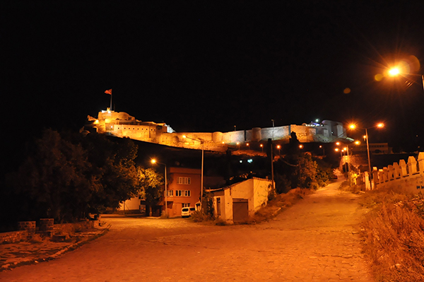 tarihi-kars-kalesi-isil-isil-(1).jpg