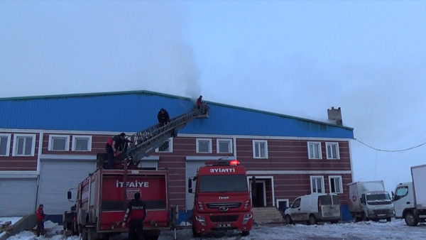 tavuk-deposunda-yangin!-(4).jpg