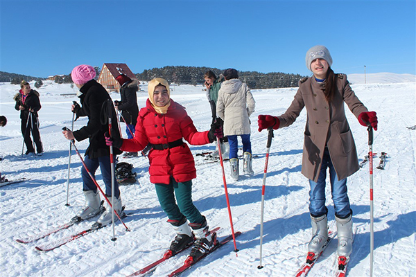teogta-basarili-olan-ogrencilere-kayak-gezisi-odulu!-(2).jpg