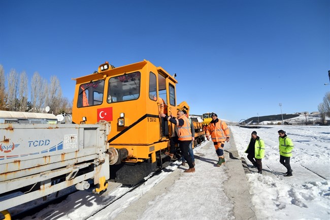 tren-yolunun-kar-kaplani-33-yildir-raylarda-(10).jpg