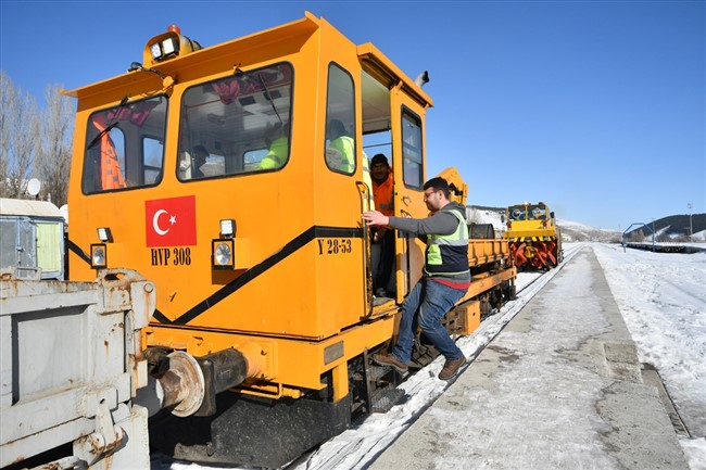 tren-yolunun-kar-kaplani-33-yildir-raylarda-(11).jpg