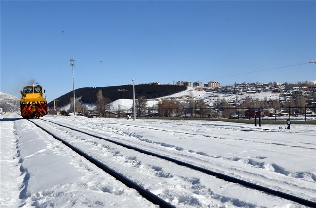 tren-yolunun-kar-kaplani-33-yildir-raylarda-(12).jpg