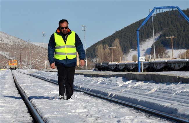 tren-yolunun-kar-kaplani-33-yildir-raylarda-(16).jpg