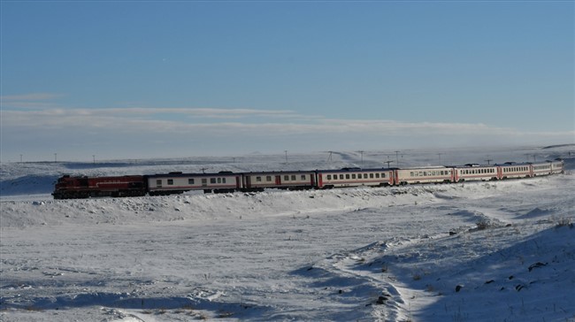 tren-yolunun-kar-kaplani-33-yildir-raylarda-(3).jpg