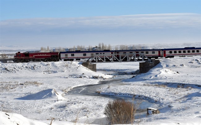 tren-yolunun-kar-kaplani-33-yildir-raylarda-(4).jpg
