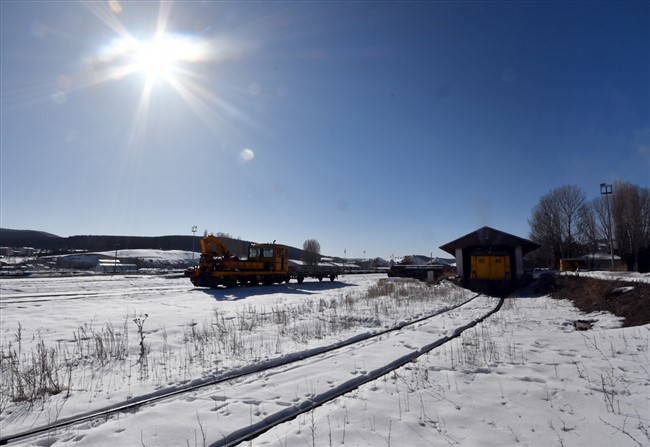tren-yolunun-kar-kaplani-33-yildir-raylarda-(6).jpg