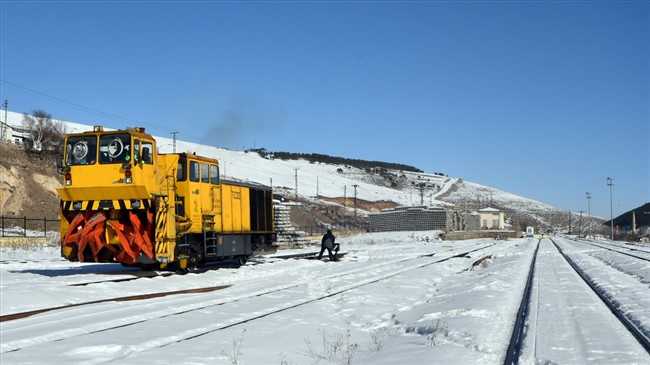 tren-yolunun-kar-kaplani-33-yildir-raylarda-(7).jpg