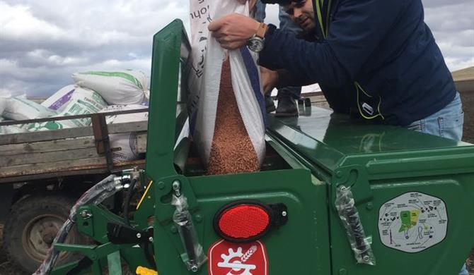 tritikale-tohumlari-kars-icin-umut-kaynagi-oldu-(1).jpeg