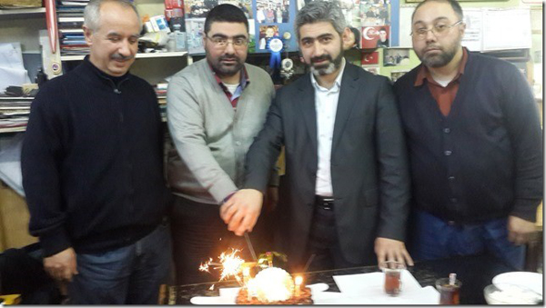 turhan,-onder-gazetesinin-18.-yas-gununde-pasta-kesti!-(1).jpg