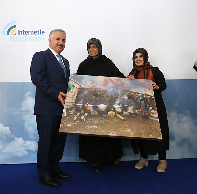 turk-telekom,-internetle-hayat-kolay-projesi’ni-mobile-tasidi-(2).jpg