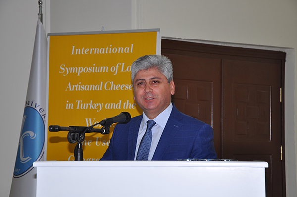 turkiye’de-ve-dunya’da-yerel-geleneksel-peynirler-kars-kasari-cografi-isareti-sempozyumu-basladi-(2).jpg