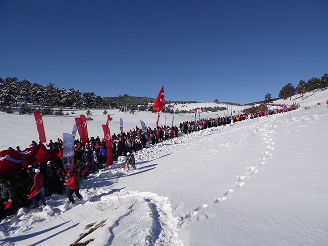 turkiye-sarikamis-sehitleri-icin-yurudu-(19).jpg