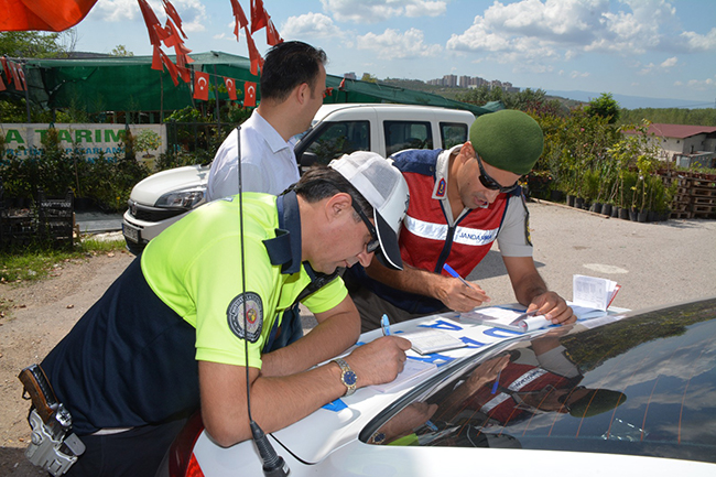 turkiye-trafik-guvenligi-denetimi-175-bin-537-arac-kontrol-edildi-(5).jpeg
