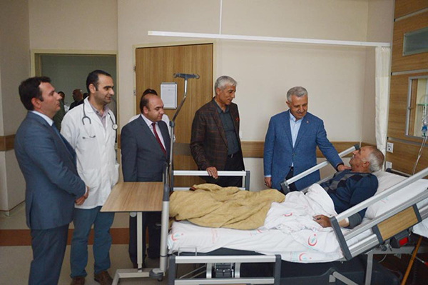 udh-bakani-ahmet-arslan-harakani-devlet-hastanesini-ziyaret-etti-(6).jpg