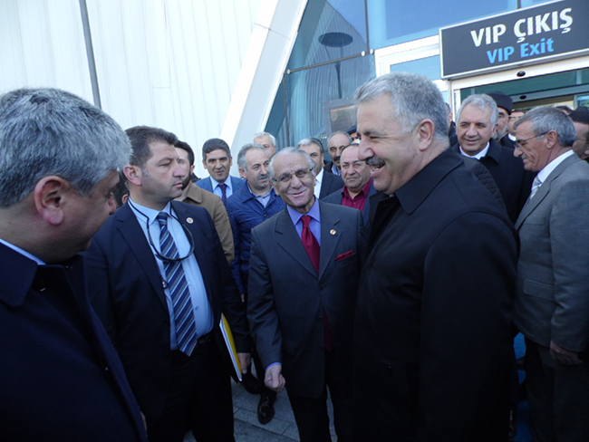 udh-bakani-ahmet-arslan-kars’a-geldi-(10).jpg
