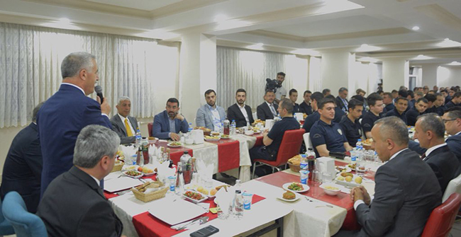udh-bakani-arslan,-emniyet-personeliyle-iftar-yapti-(2).jpg