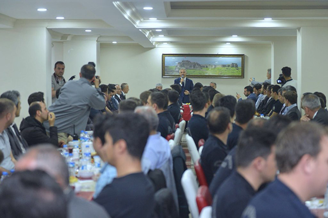 udh-bakani-arslan,-emniyet-personeliyle-iftar-yapti-(3).jpg