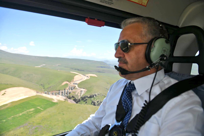 udh-bakani-arslan,-karakurt-erzurum-yolunu-havadan-inceledi-(3).jpg