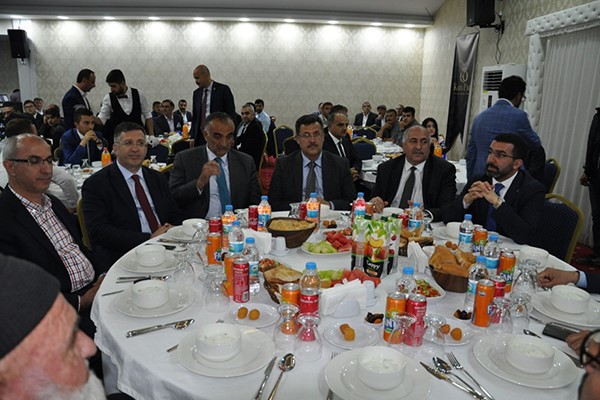 udh-bakani-arslan,-kars-bulusmasi-iftar-programina-katildi-(3).jpg