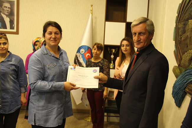 uygulamali-girisimcilik-egitim-sertifikalari-verildi-(4).jpg