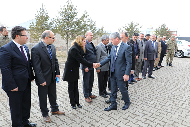 vali-dogan,-akyaka’da-muhtarlar-ile-bir-araya-geldi-(1).jpg
