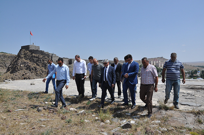 vali-dogan,-anitlar-kurulu-uyelerini-seyir-tepe’ye-davet-etti-(5).jpg