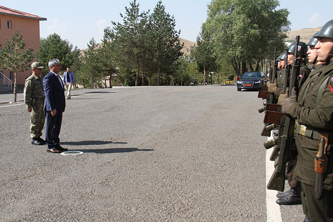 vali-dogan,-il-jandarma-komutanligini-ziyaret-etti-(1).jpg