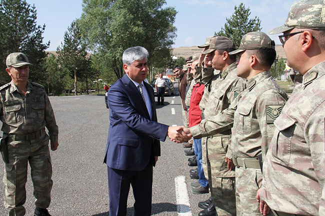 vali-dogan,-il-jandarma-komutanligini-ziyaret-etti-(2).jpg