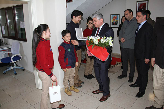 vali-dogan,-ozel-cozum-ortaokulunu-ziyaret-etti-(1).jpg