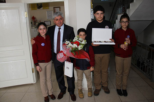 vali-dogan,-ozel-cozum-ortaokulunu-ziyaret-etti-(8).jpg