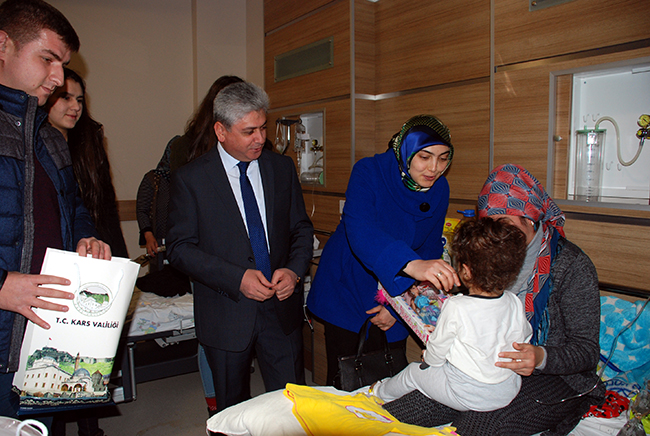 vali-dogan,-yeni-yilda-harakani-devlet-hastanesini-ziyaret-etti-(1).jpg