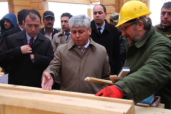 vali-dogan-cildir’da-kutuk-ev-calismalarini-yerinde-inceledi-(2).jpg