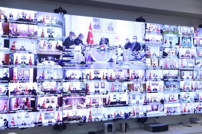 vali-oksuz-koronavirus-tedbirleri-toplantisina-katildi-(4).jpg